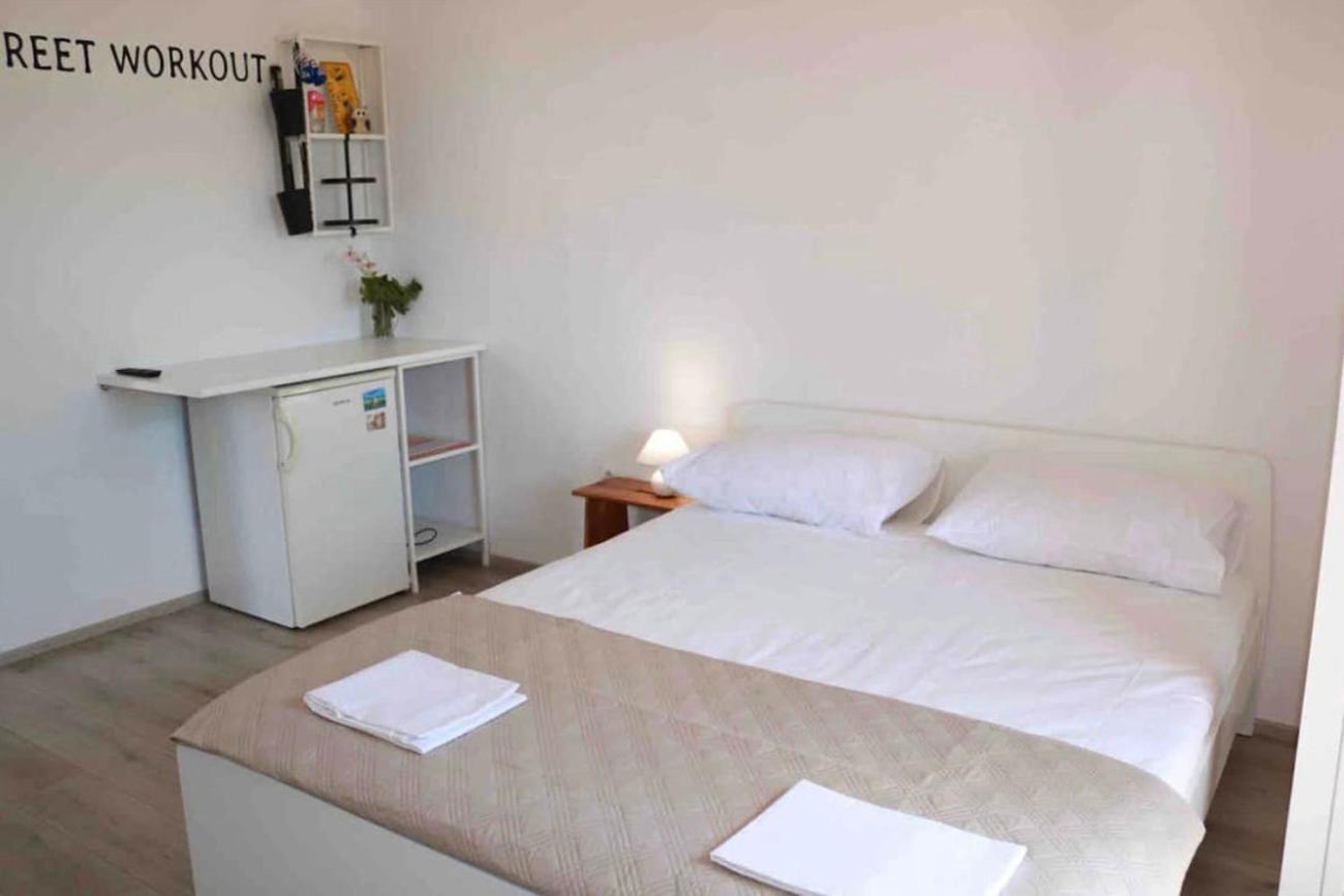 Apartments By The Sea Grebastica, Sibenik - 4881 Baselovici Номер фото